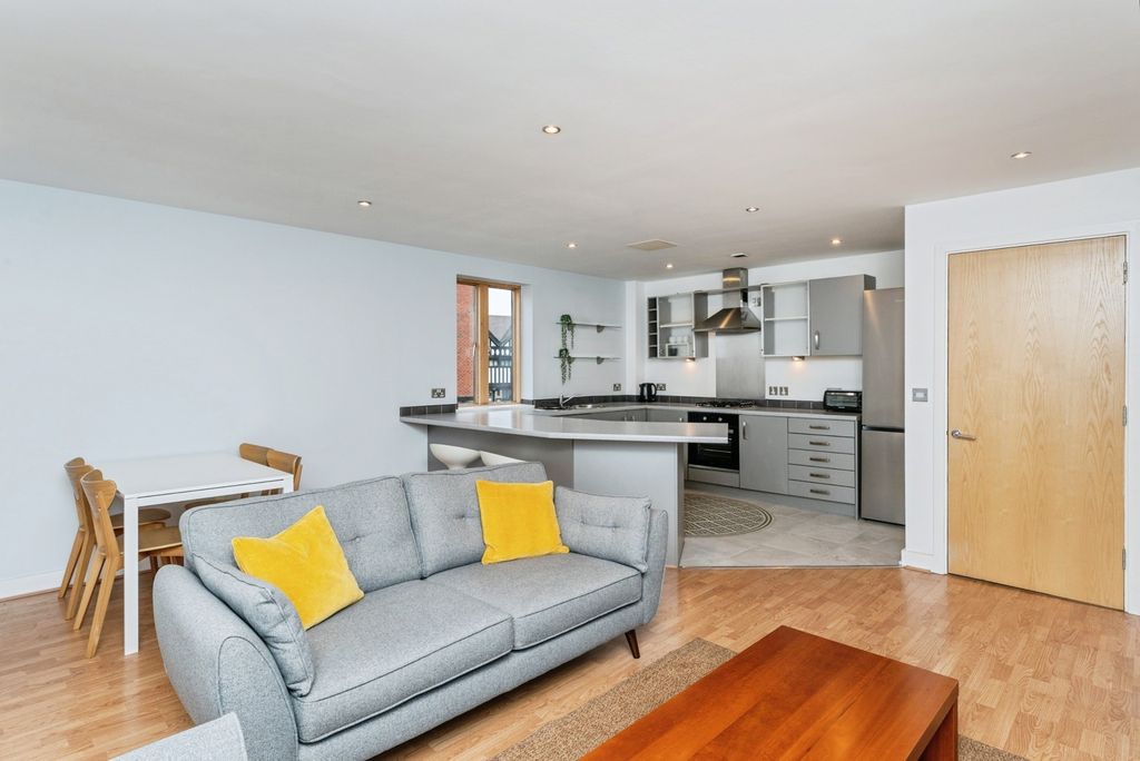 Property photo 3 of 24 Pbox-Img.Jpg