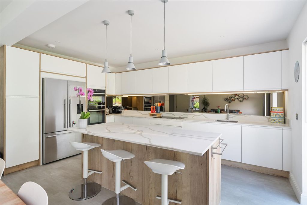 Property photo 3 of 20 Hillside, 126A (18).Jpg