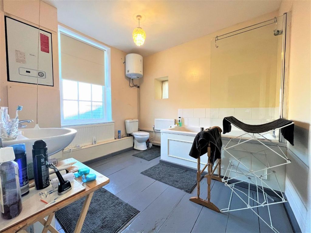 Property photo 3 of 15 Bathroom.Jpg