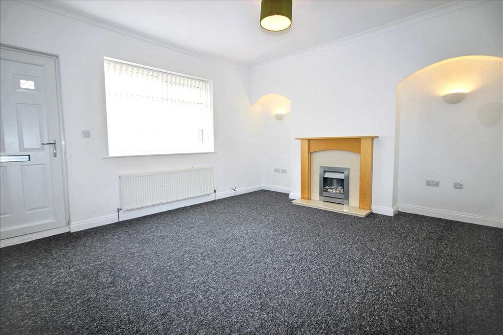 Property photo 2 of 8 Lounge