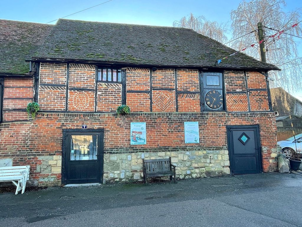 Property photo 1 of 10 Front (1)