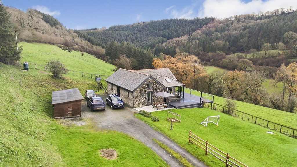 Property photo 1 of 20 Accommodation Comprises;