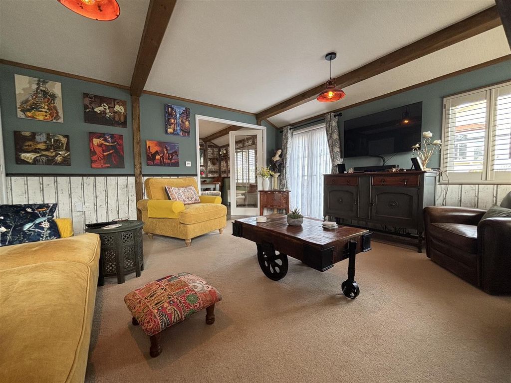 Property photo 3 of 16 Oaklands Lounge 2.Jpg
