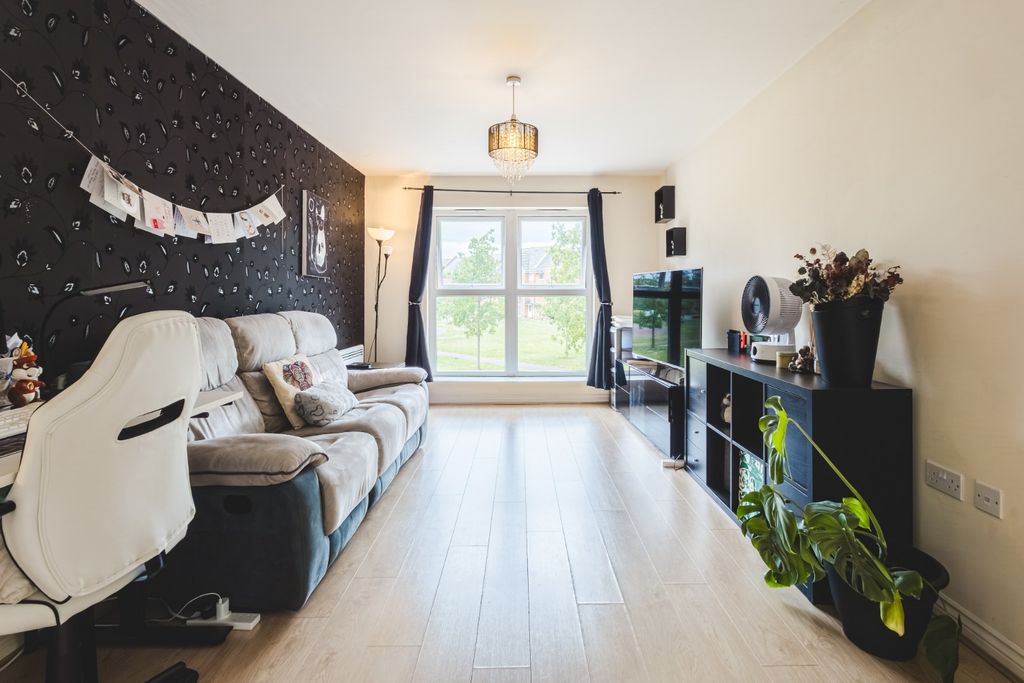 Property photo 3 of 12 4949023