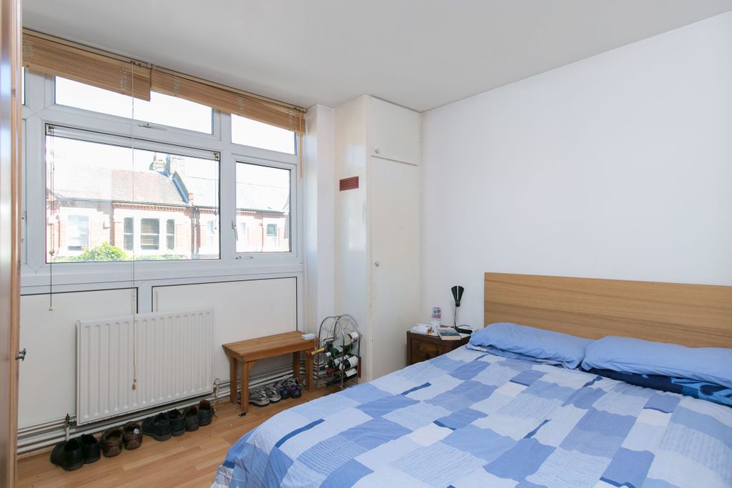 Property photo 3 of 6 3. Bedroom Cautley