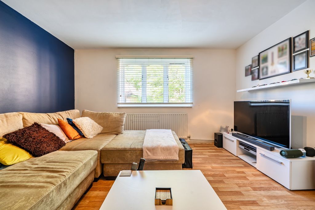 Property photo 3 of 12 5434106