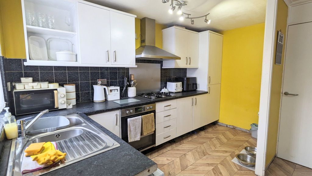 Property photo 3 of 18