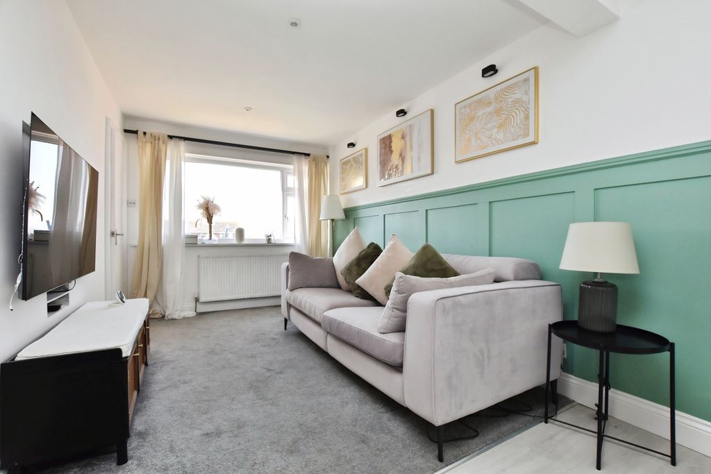 Property photo 3 of 17 Lounge/Diner