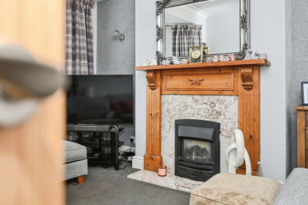 Property photo 3 of 27 Sitting Room