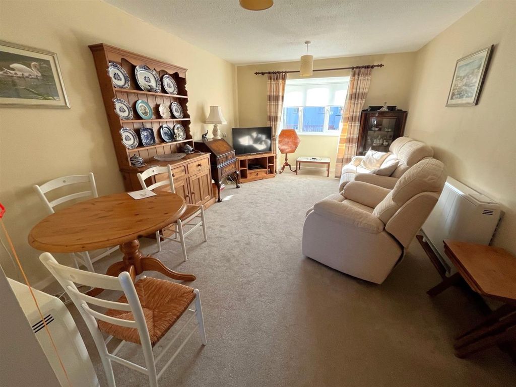Property photo 3 of 12