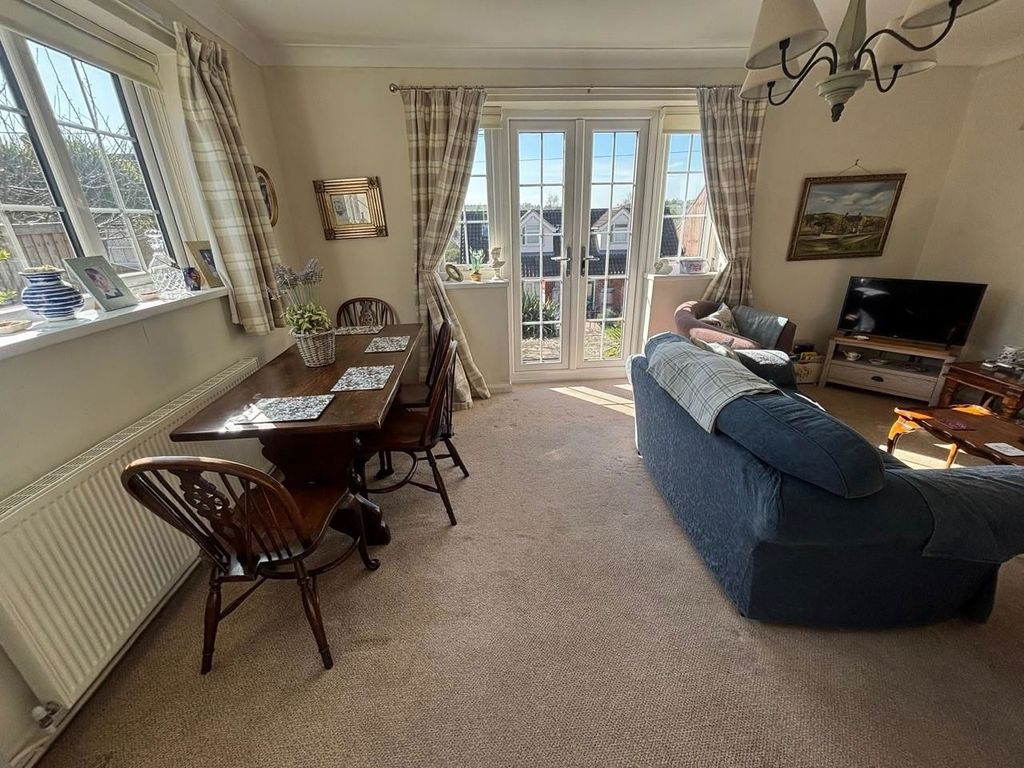 Property photo 3 of 11
