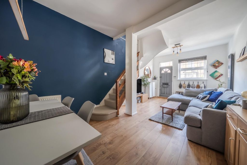 Property photo 2 of 20