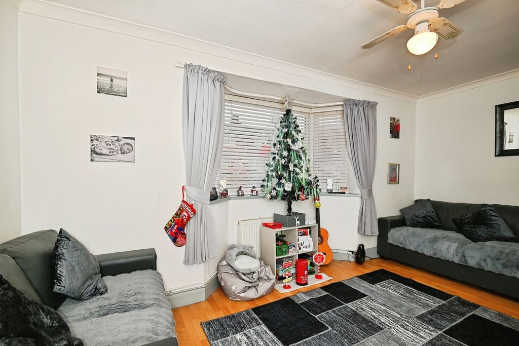 Property photo 2 of 15 Pbox-Img.Jpg