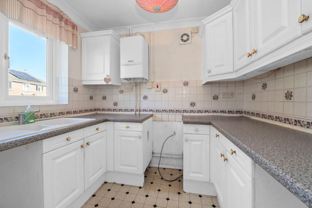 Property photo 2 of 11 Kitchen