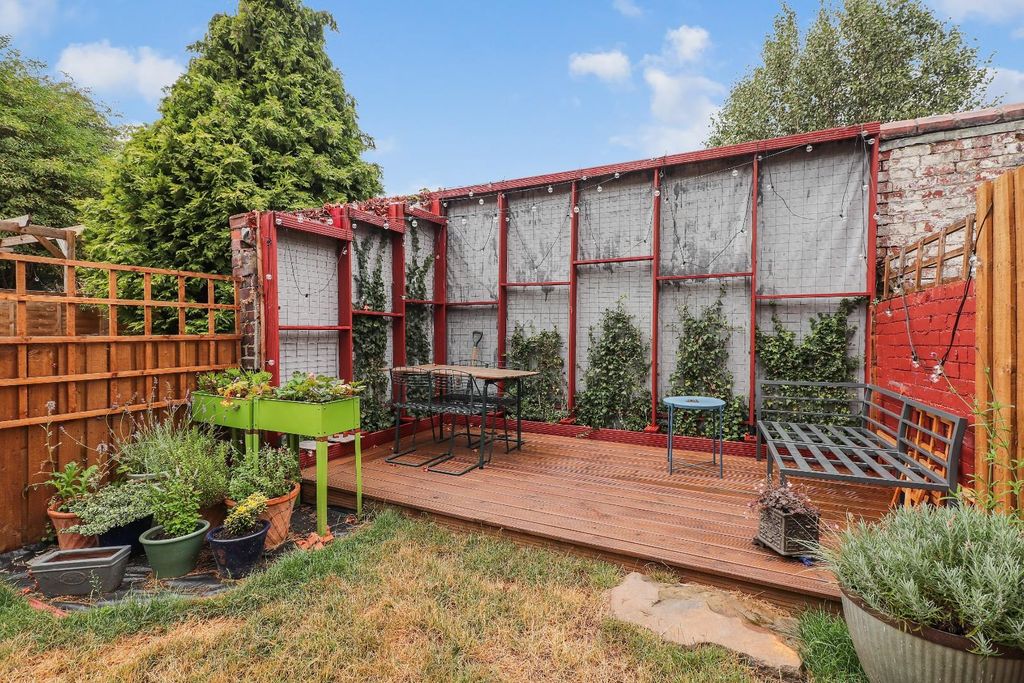 Property photo 3 of 19 Garden