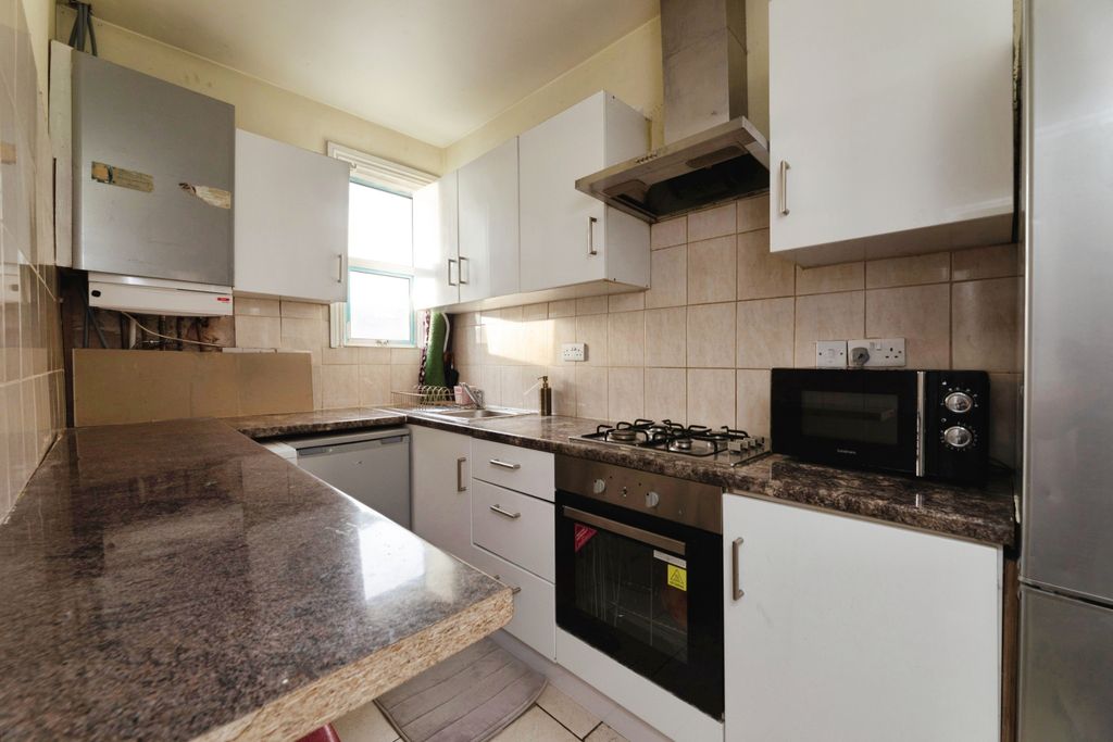 Property photo 2 of 13 Entertaining Kitchen