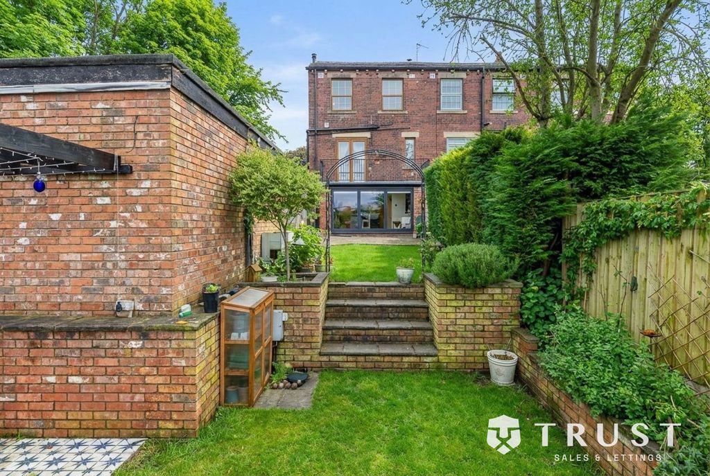 Property photo 2 of 52