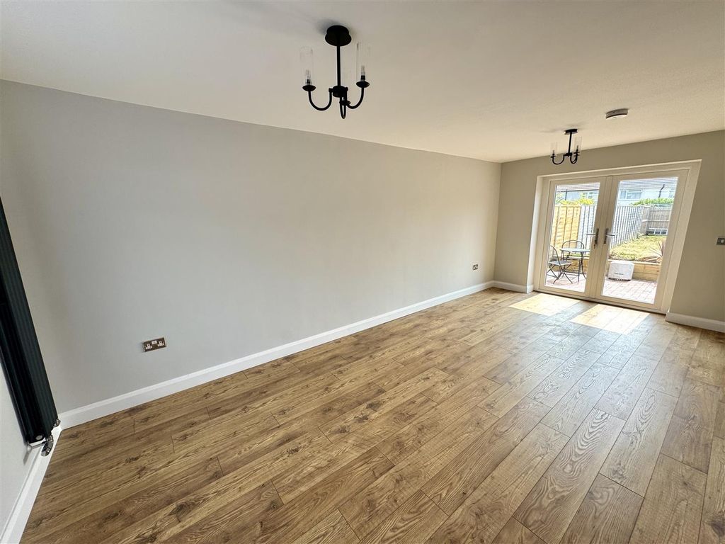 Property photo 3 of 14 Living Room