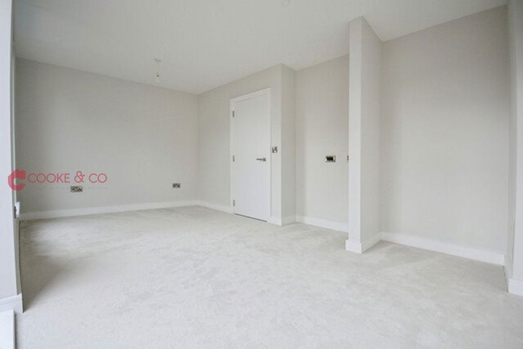Property photo 3 of 35