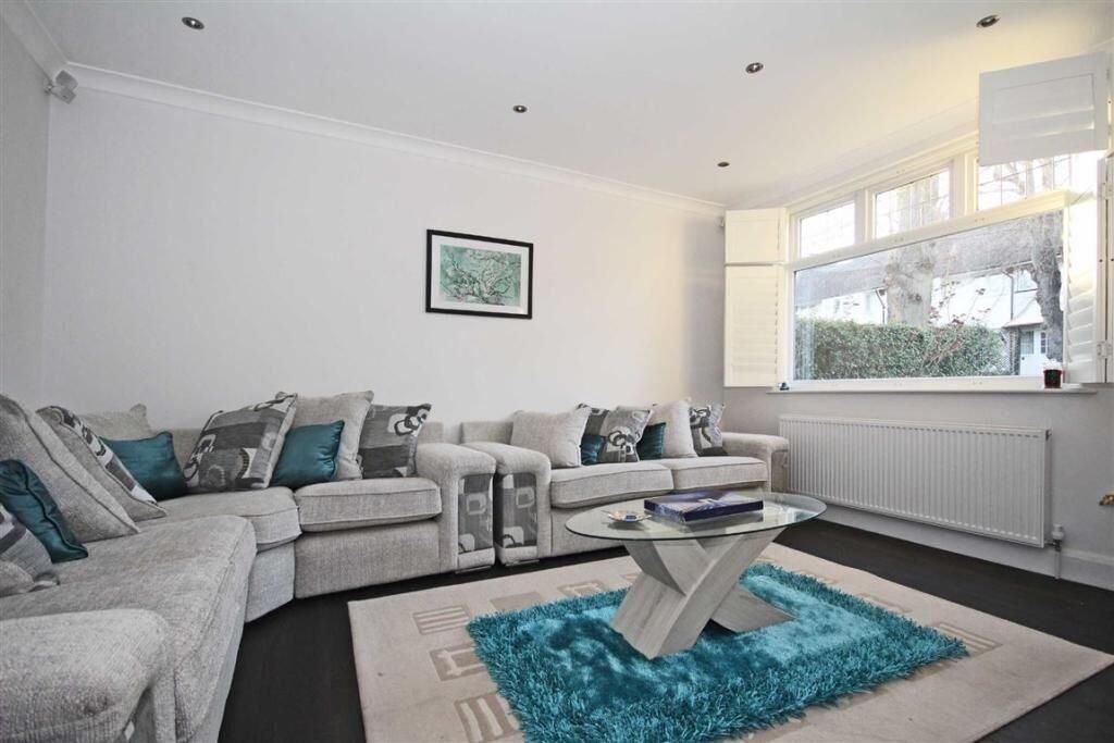 Property photo 1 of 11 Front Reception.Jpg