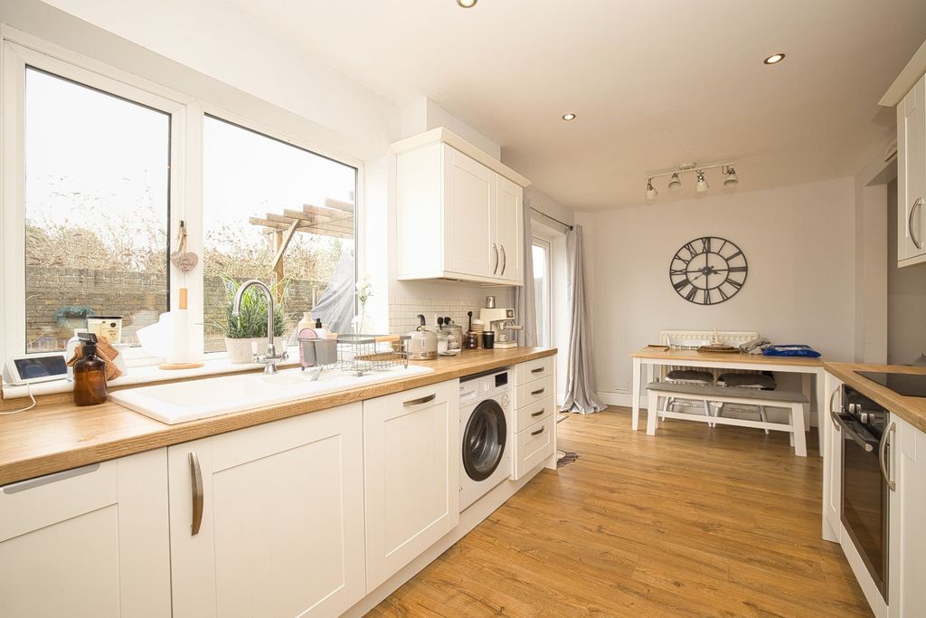 Property photo 3 of 14 Picture 3