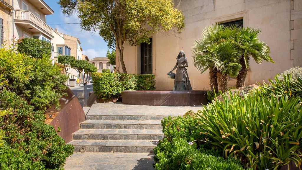 Property photo 2 of 11 74712 Small-2.Jpg