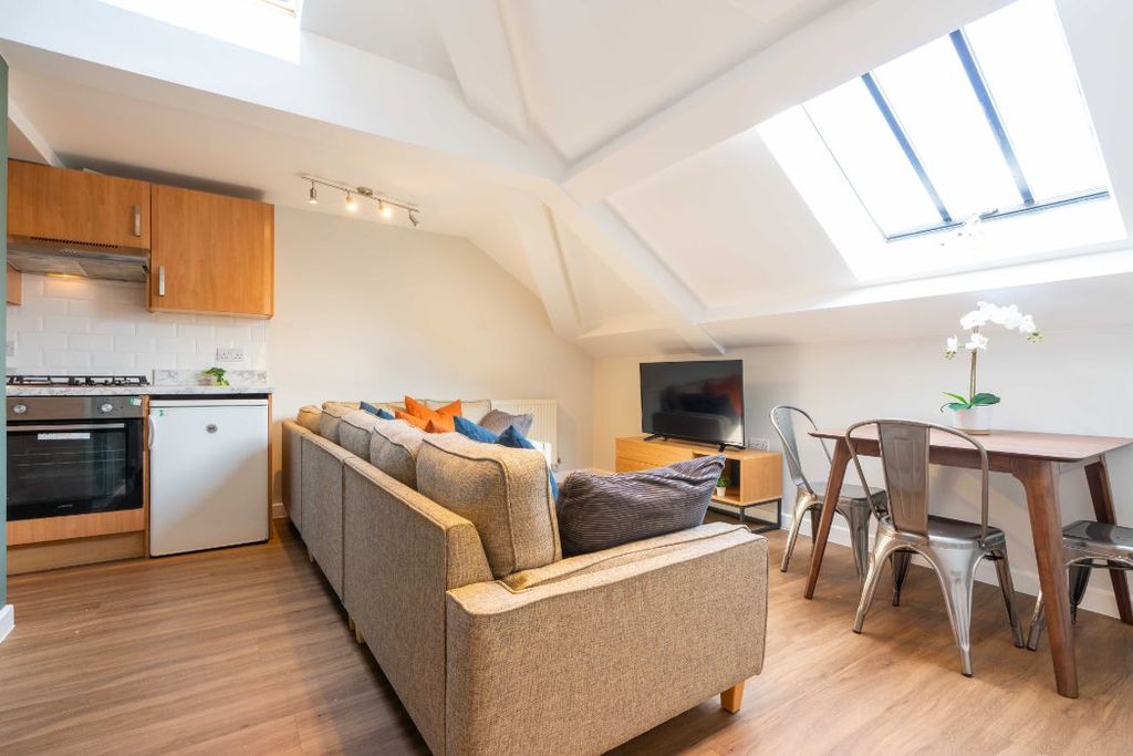 Property photo 2 of 14 Flat 11 Shiners Yard