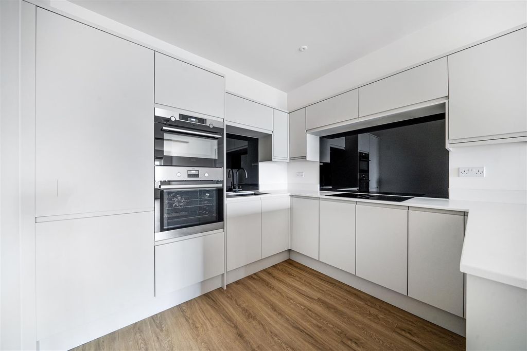 Property photo 3 of 20 Kitchen