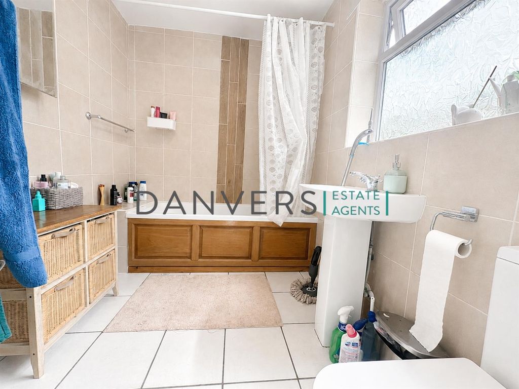 Property photo 3 of 6 Bathroom.Jpg