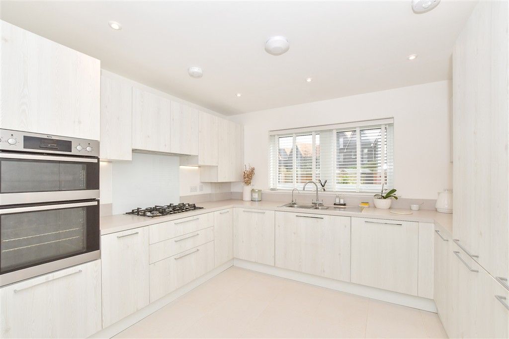 Property photo 1 of 18 Kitchen