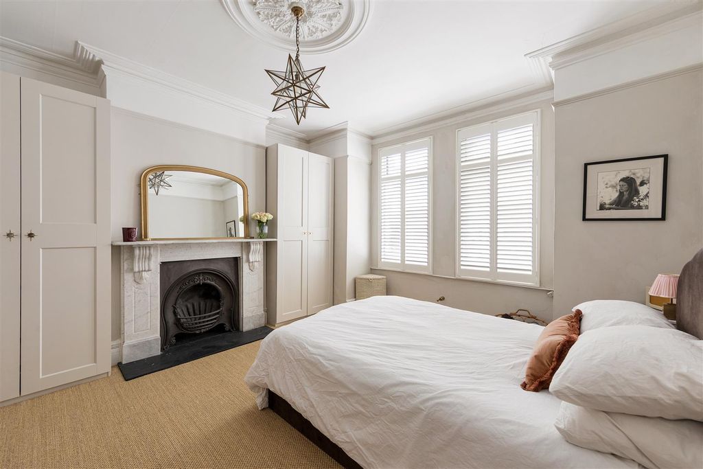 Property photo 3 of 20 Beech Hall Road, E4