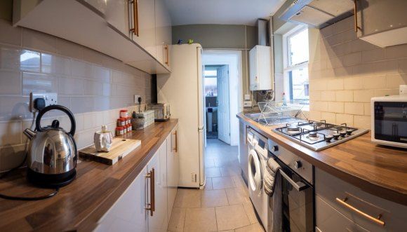 Property photo 1 of 7 Kitchen