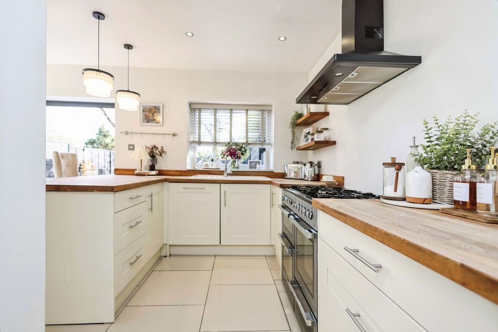 Property photo 3 of 20 Pbox-Img.Jpg