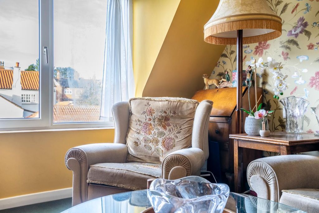 Property photo 3 of 11 Living Room