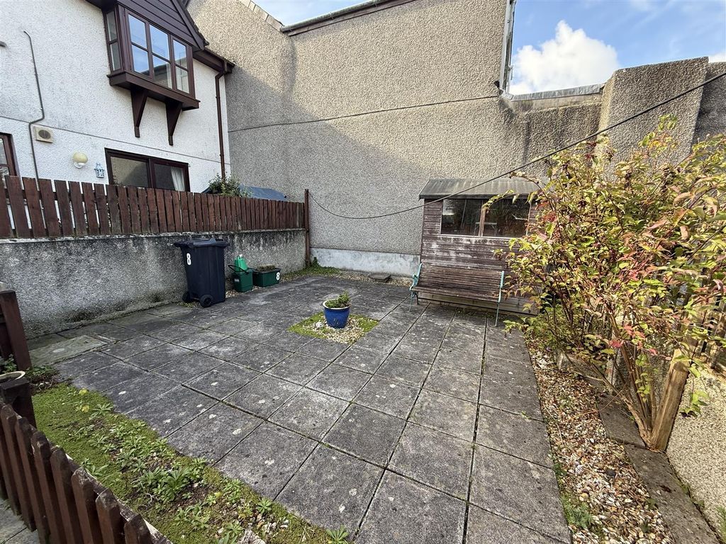 Property photo 2 of 13 Garden