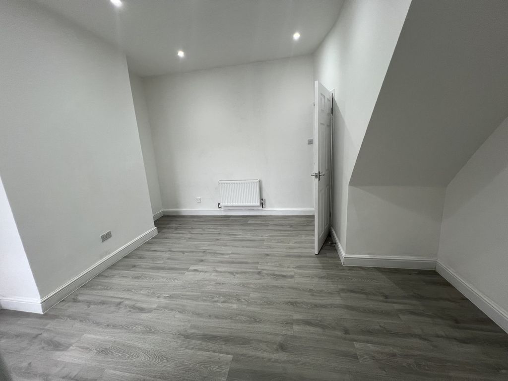 Property photo 3 of 9 Dining Room