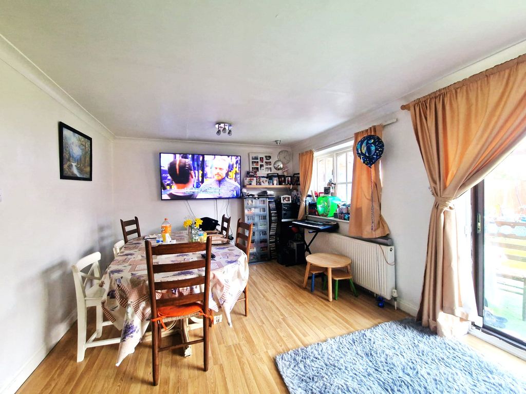 Property photo 1 of 20 Morley Crescent  (28)