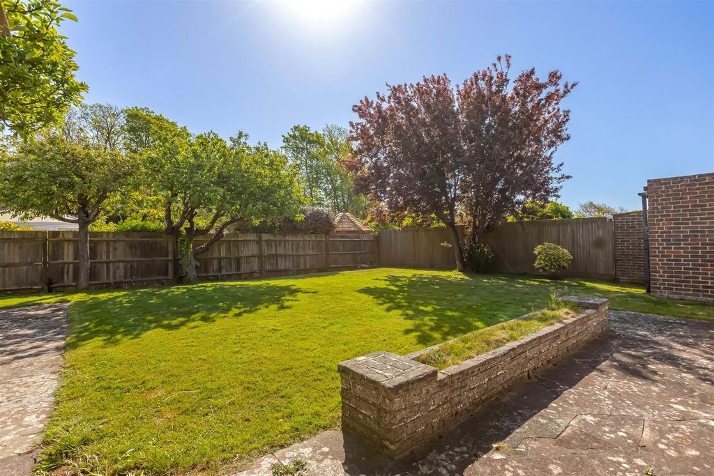 Property photo 2 of 17 Cowdray Drive_3.Jpg