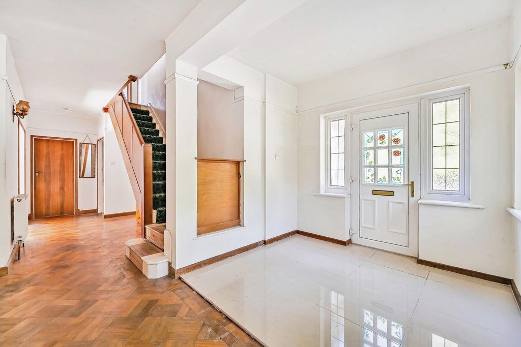 Property photo 2 of 20