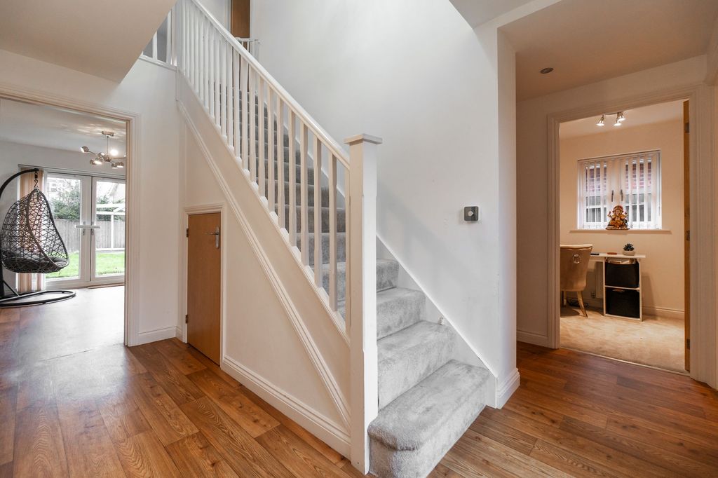 Property photo 3 of 33