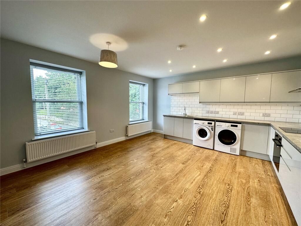 Property photo 1 of 10 Stunning 3 Bedroom Property To Rent