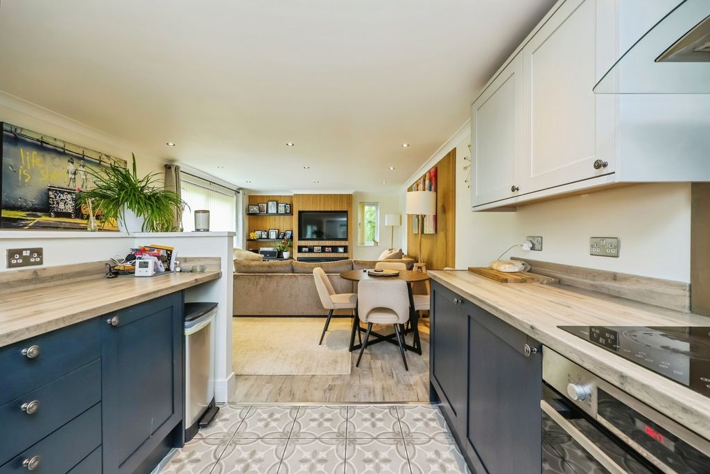 Property photo 3 of 20 Fitted Kitchen