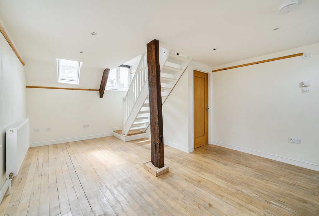 Property photo 3 of 23 8-6821d5Bfb3F60-1...