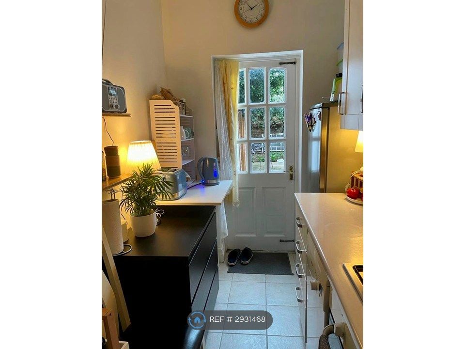 Property photo 3 of 21 Kitchen
