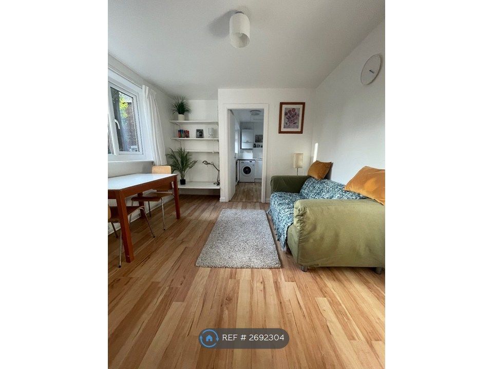 Property photo 1 of 11 Lounge