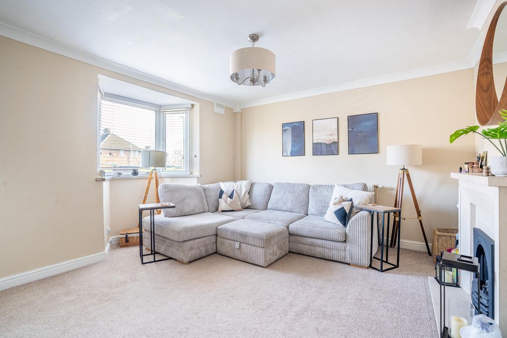 Property photo 3 of 16 Living Room