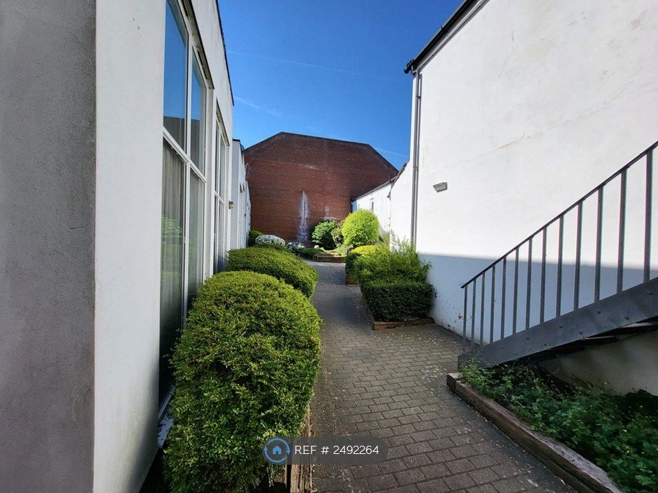 Property photo 3 of 3 Courtyard