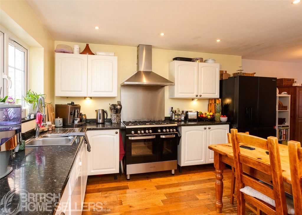 Property photo 3 of 30 Picture No. 29