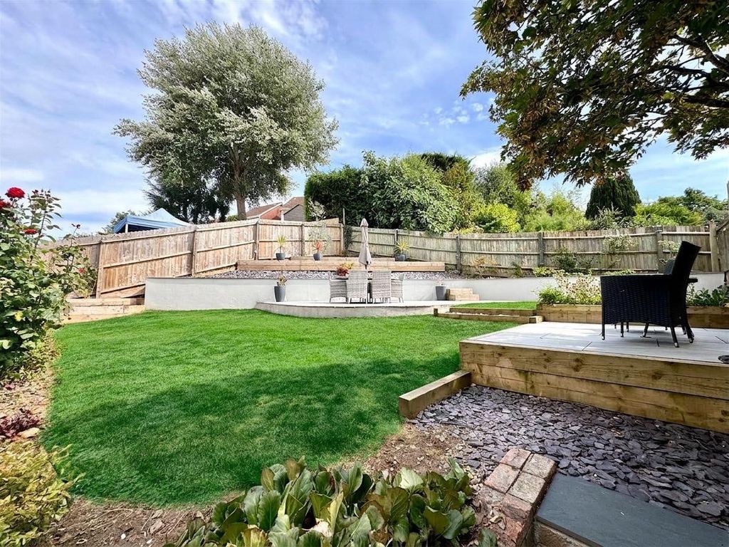 Property photo 2 of 23 Gardens