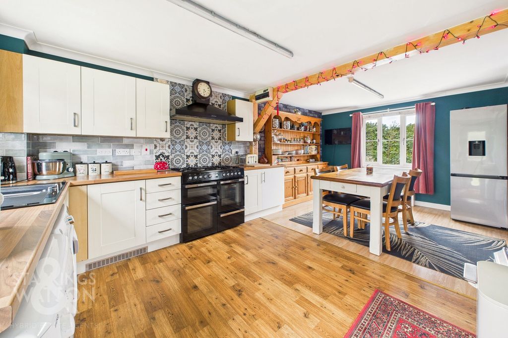 Property photo 2 of 24